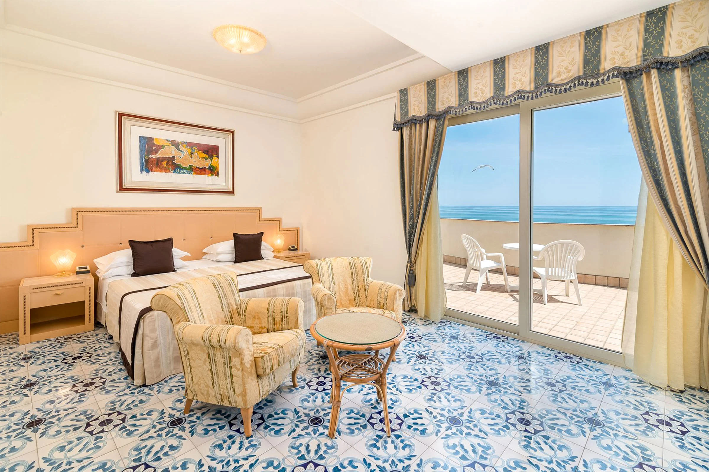 Hotel Universal a Cervia, piscina e spazi esterni — fotografia hospitality Kuki Media